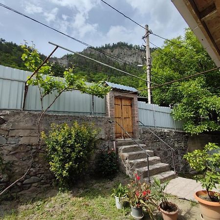 Ati Mta - Eco Hostel ボルジョミ エクステリア 写真